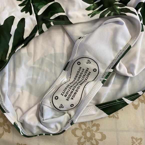 One piece off the shoulder swimsuit plus size - Picture 2 of 2